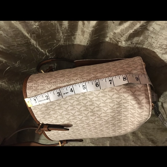 Michael Kors medium purse 👜 - Picture 4 of 8